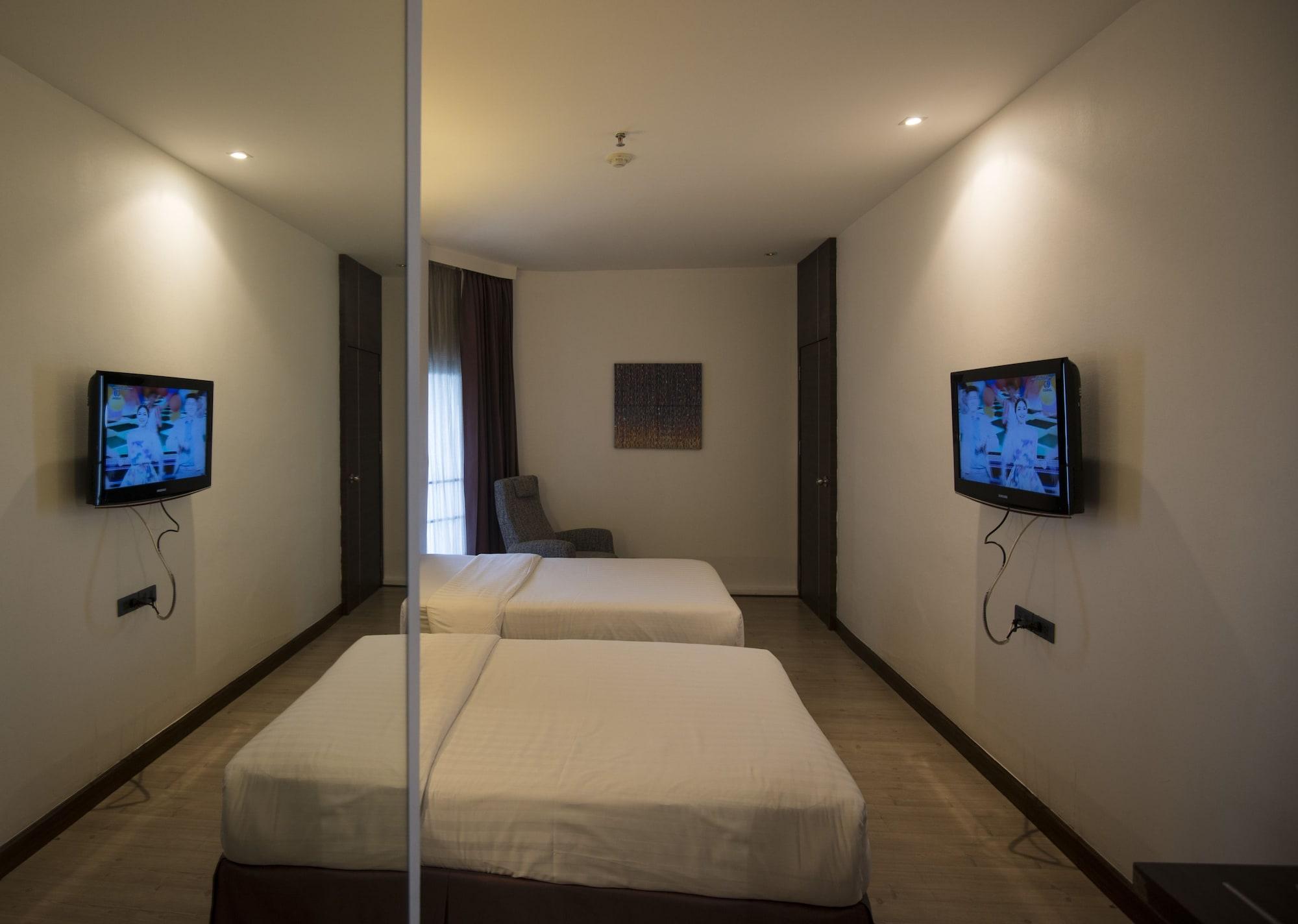Sukhumvit Suites Hotel Банкок Екстериор снимка