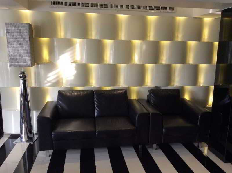Sukhumvit Suites Hotel Банкок Екстериор снимка